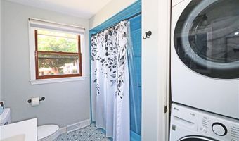 62 Valleybrook Dr, East Providence, RI 02914