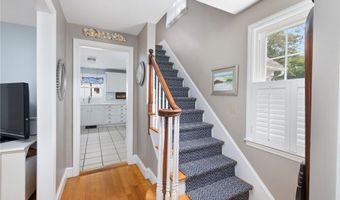 221 Trinity St, Warwick, RI 02886