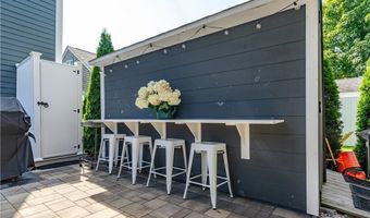 19 Eustis Ave, Newport, RI 02840