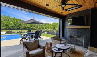 2100 Golfview Dr, Auburn, IN 46706