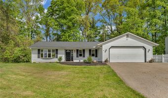130 Graybark Ln, Amherst, OH 44001
