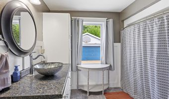 1420 N OWAISSA St, Appleton, WI 54911