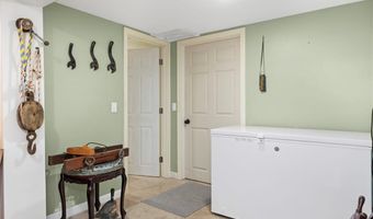 67 Linden St, Middletown, RI 02842