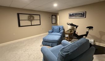 36 Kathryn Ln, Bangor, ME 04401