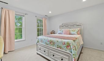 104 Windsor Dr, Auburn, NH 03032