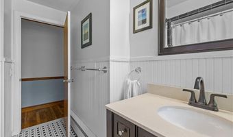61 Richmond St, Bristol, RI 02809
