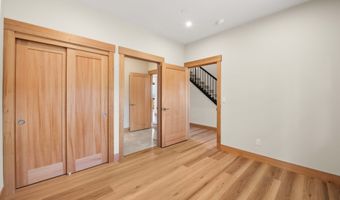 1991 SE 2ND St, Astoria, OR 97103