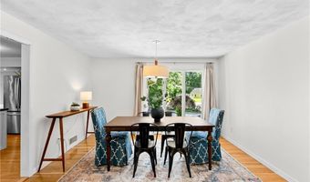 6 North Ln, Barrington, RI 02806