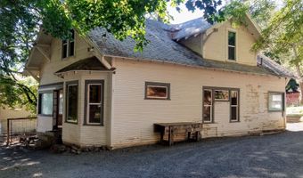 215 N H St, Albion, WA 99163