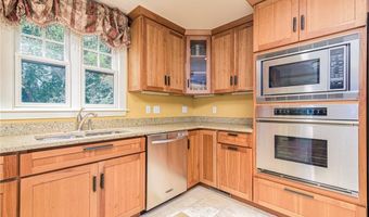 137 Narragansett Ave, Jamestown, RI 02835