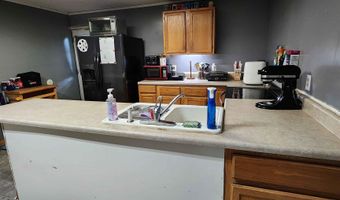 718 N 4th St, Arkansas City, KS 67005