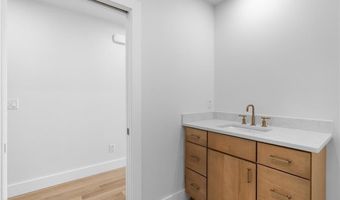 76 Warren Ave, Middletown, RI 02842