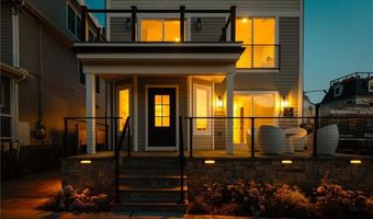 7 Wellington Ave, Newport, RI 02840
