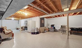 1112 Oak Borough Dr, Ballwin, MO 63021