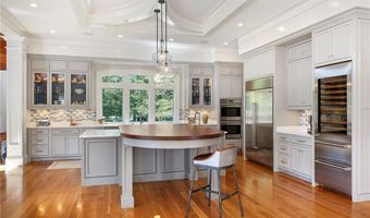 10 Ocean Lawn Ln, Newport, RI 02840