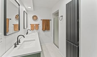 90 E White Oak St, Arlington Heights, IL 60005