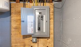 17 Loring St, Cranston, RI 02920