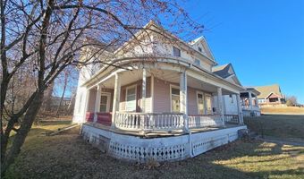121 N 10th St, Atchison, KS 66002