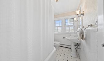 260 Ocean Ave, Amityville, NY 11701