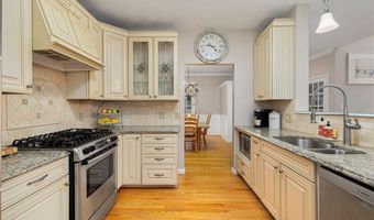 212 Orchard Woods Dr, North Kingstown, RI 02874