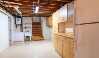 91 Inez St, Narragansett, RI 02882