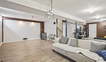 172 Windsong Cir, East Brunswick, NJ 08816