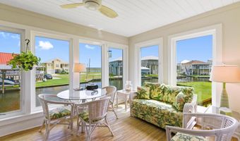 424 Riverview Dr, Bay St. Louis, MS 39520