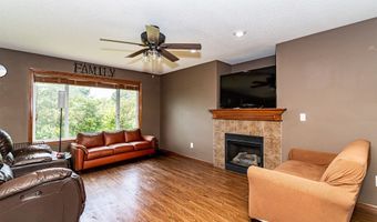 1704 31st Ave SW, Altoona, IA 50009