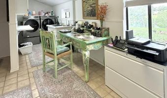 1005 N Shore Dr, Carlsbad, NM 88220
