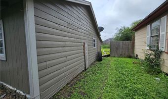 738 W 1st St, Alice, TX 78332
