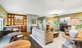 25 Tokeneke Trl, Darien, CT 06820