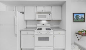45 FOX Dr, Narragansett, RI 02882