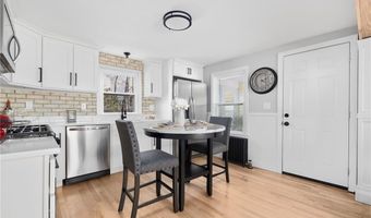 17 Loring St, Cranston, RI 02920