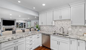 647 Waterford Ridge Dr, Ballwin, MO 63021