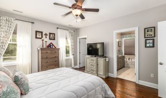 38 Greenridge Dr, Brookfield, CT 06804