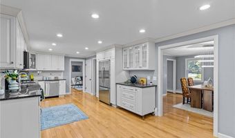 123 Stone Gate Dr, North Kingstown, RI 02852