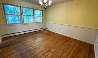142 Pine Cir, Bennington, VT 05201