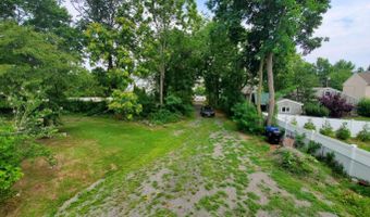 92 Compton St, Belford, NJ 07718