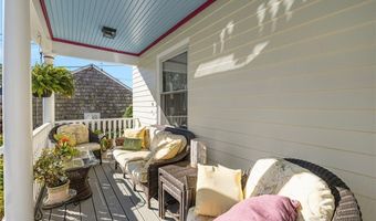 99 Roseneath Ave, Newport, RI 02840
