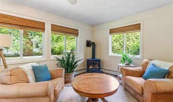 20 Terrace Dr, Barrington, RI 02806