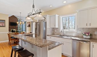 33 Roxbury Ct, Cheshire, CT 06410