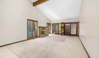 271 N McClellan St 105, Auburn, IN 46706