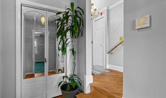 553 Bellevue Ave 14, Newport, RI 02840