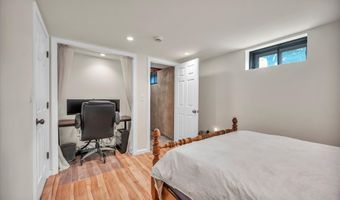 6 Woodlawn Dr, Cromwell, CT 06416