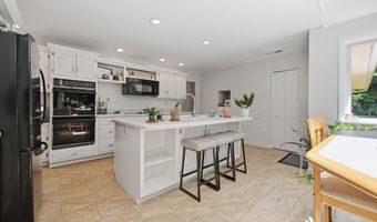 3 Birchcrest Dr, Danbury, CT 06811