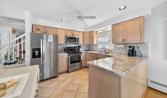 338 Shore Dr, Branford, CT 06405