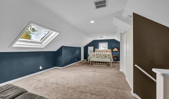 8 Lakeview Rd, Brookfield, CT 06804