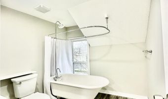 1411 S VanBuren St, Auburn, IN 46706