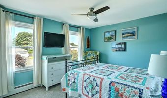 102 Cranberry Ter, Cranston, RI 02921