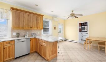 23 Vernon Ave 1, Newport, RI 02840